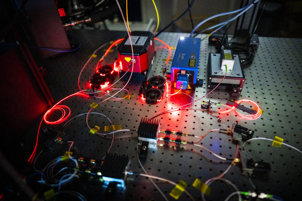 Diamond spin quantum computing takes a step toward optical scaling