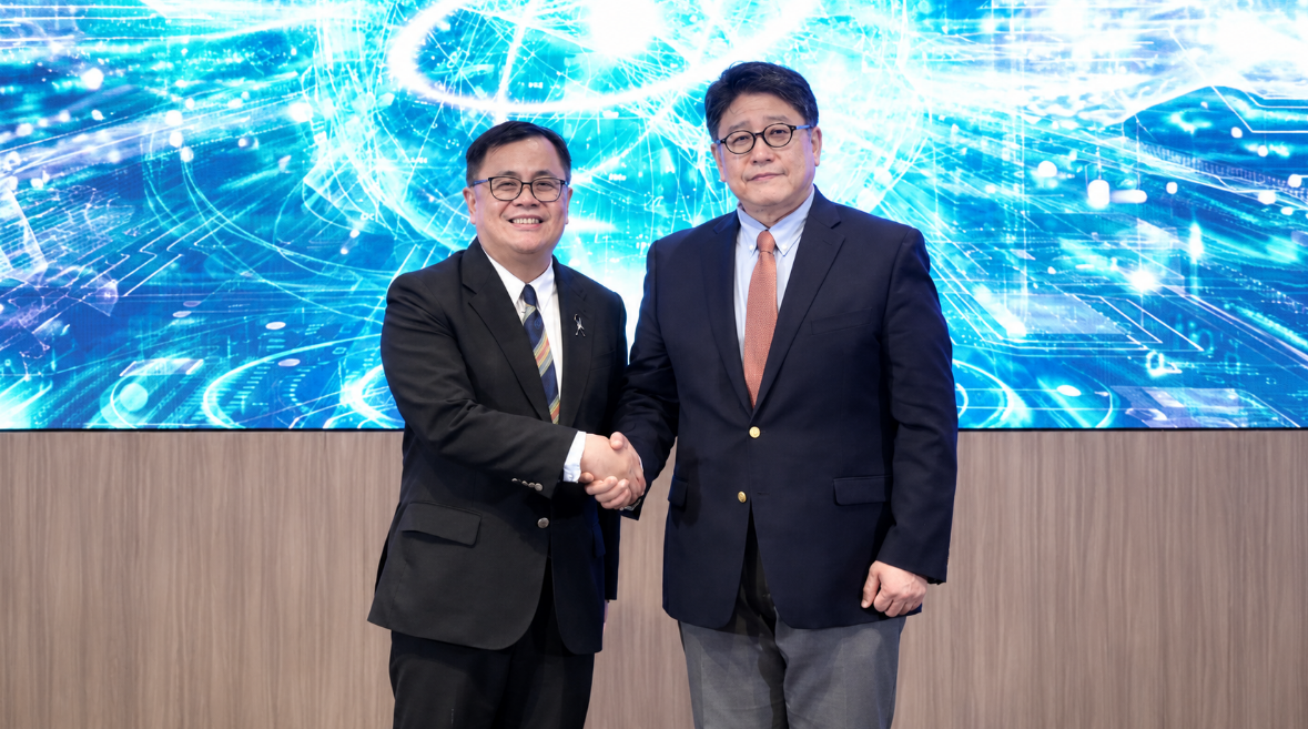 Chulalongkorn University and Qunova Computing Sign Quantum Computing MoU