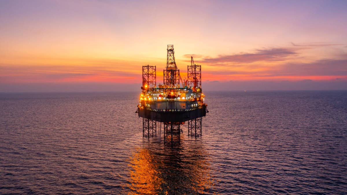 Early Chevron stock investors now earn 12.1% dividend yield