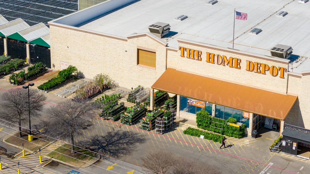 How many stores does Home Depot have? How big are they?
