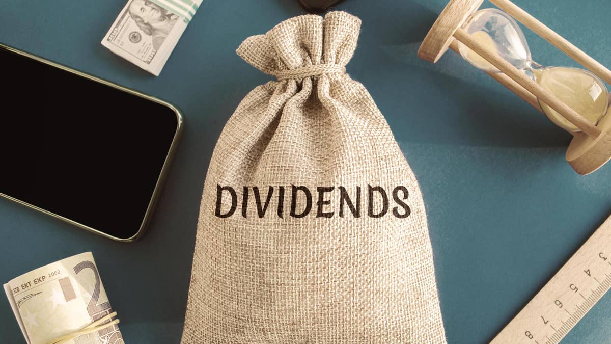 UPS vs. FedEx: Which dividend stock is poised to deliver in 2026